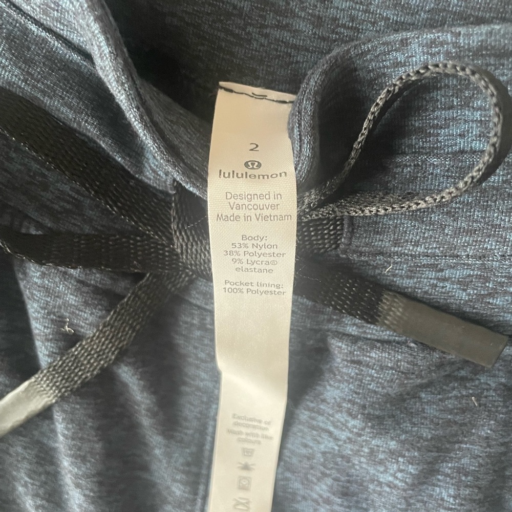 Lululemon women’s size 2 joggers.  Never worn.